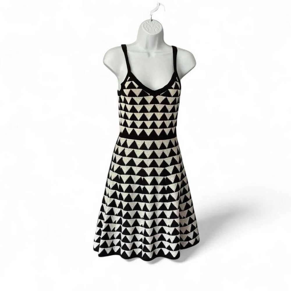 Trina Turk black and White geometric mini dress SZ P